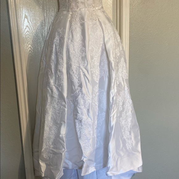 Oleg Cassini ball gown wedding dress - Picture 2 of 13